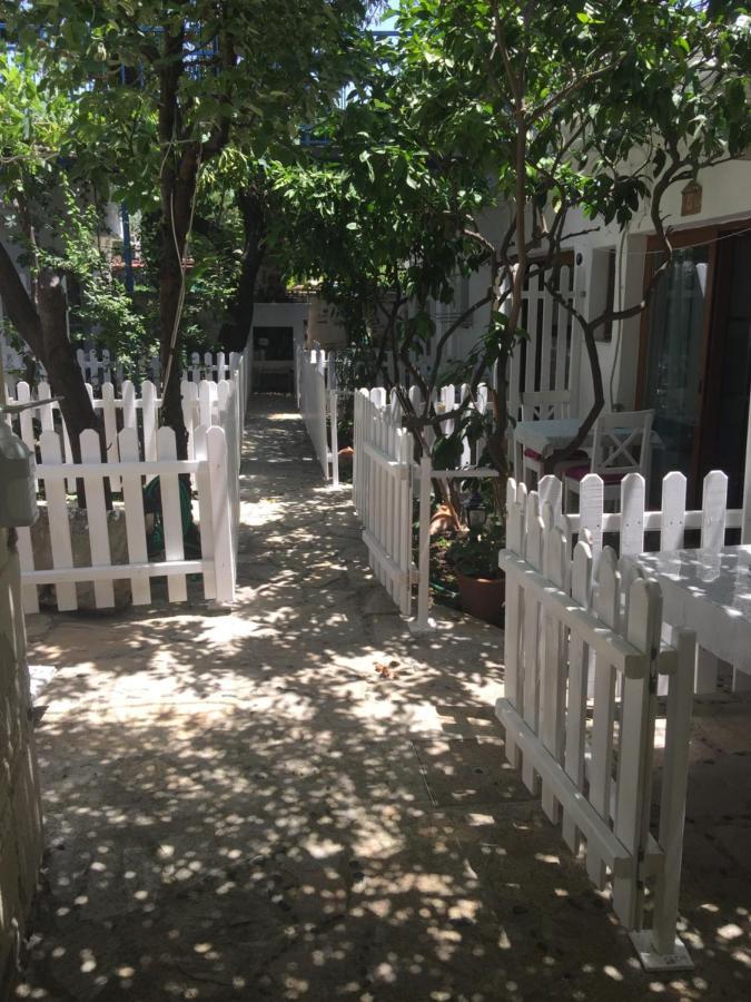 Iyon Pansiyon Foca Exterior photo